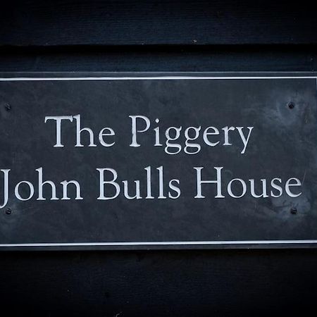 The Piggery Villa Cowfold Buitenkant foto