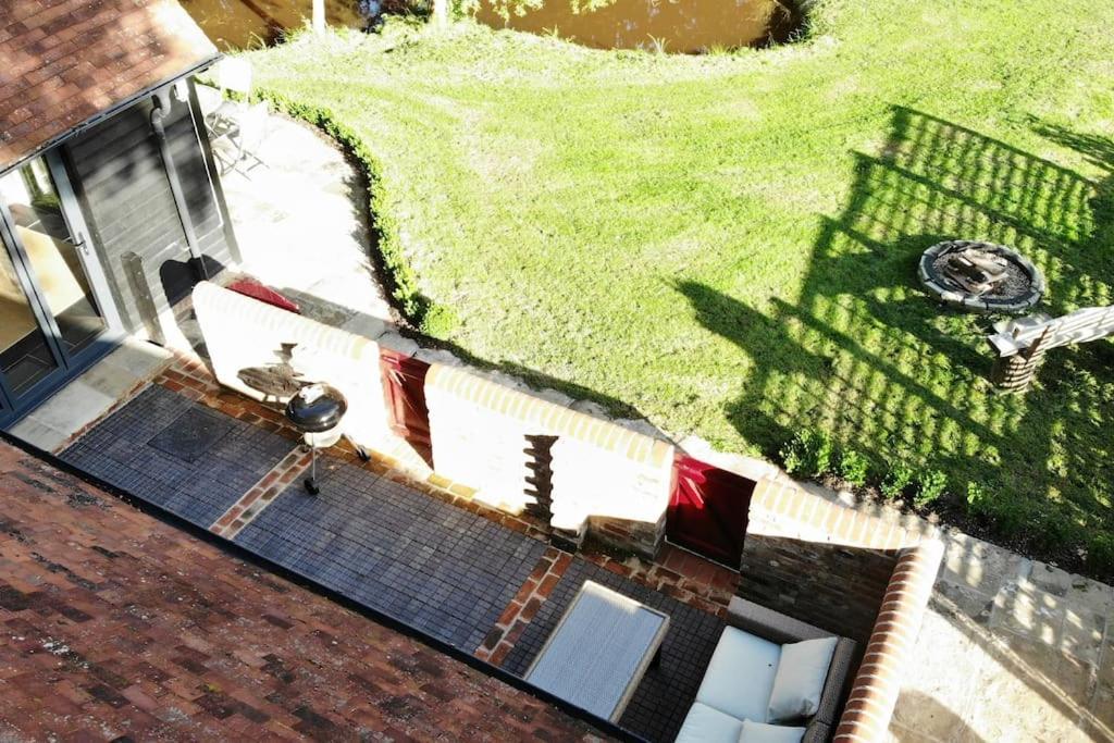 The Piggery Villa Cowfold Buitenkant foto