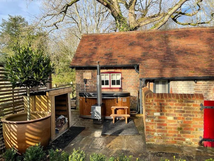 The Piggery Villa Cowfold Buitenkant foto
