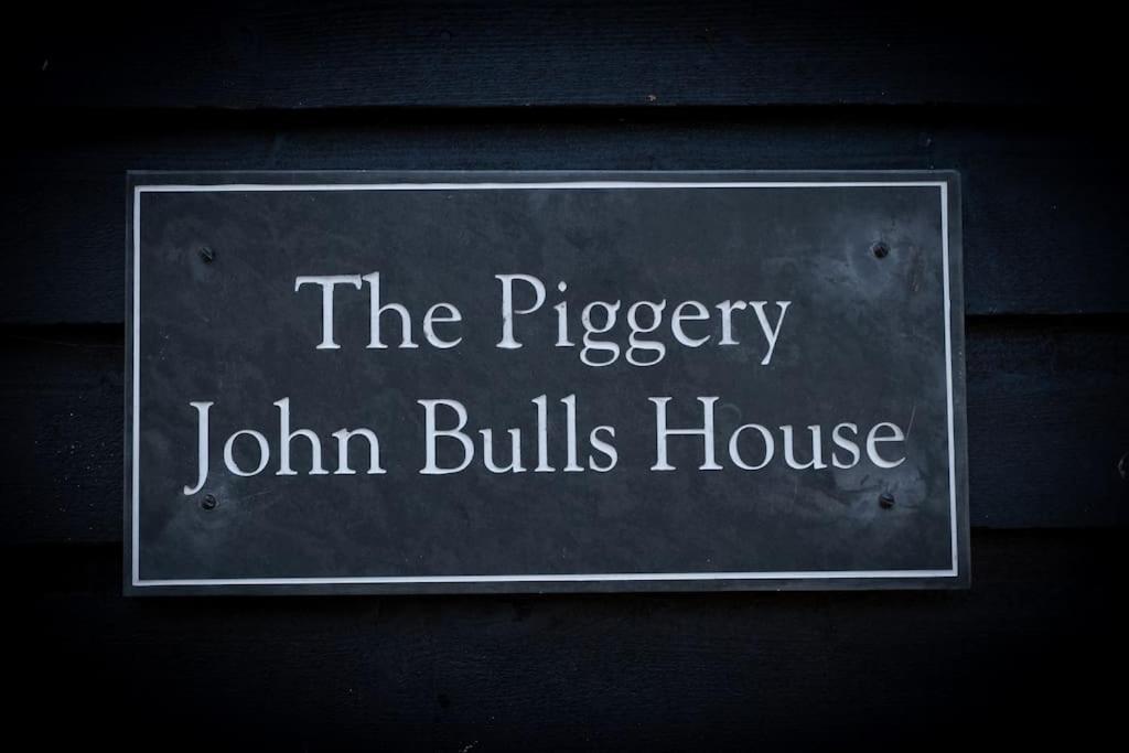 The Piggery Villa Cowfold Buitenkant foto