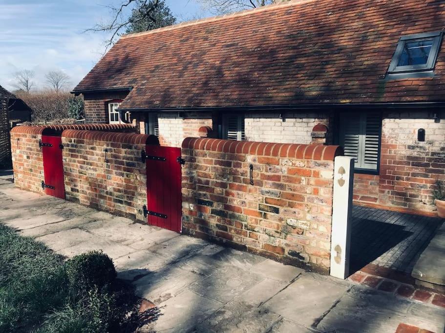 The Piggery Villa Cowfold Buitenkant foto