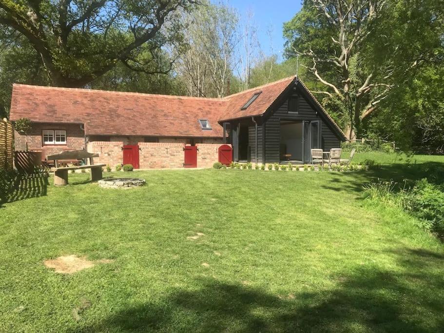 The Piggery Villa Cowfold Buitenkant foto